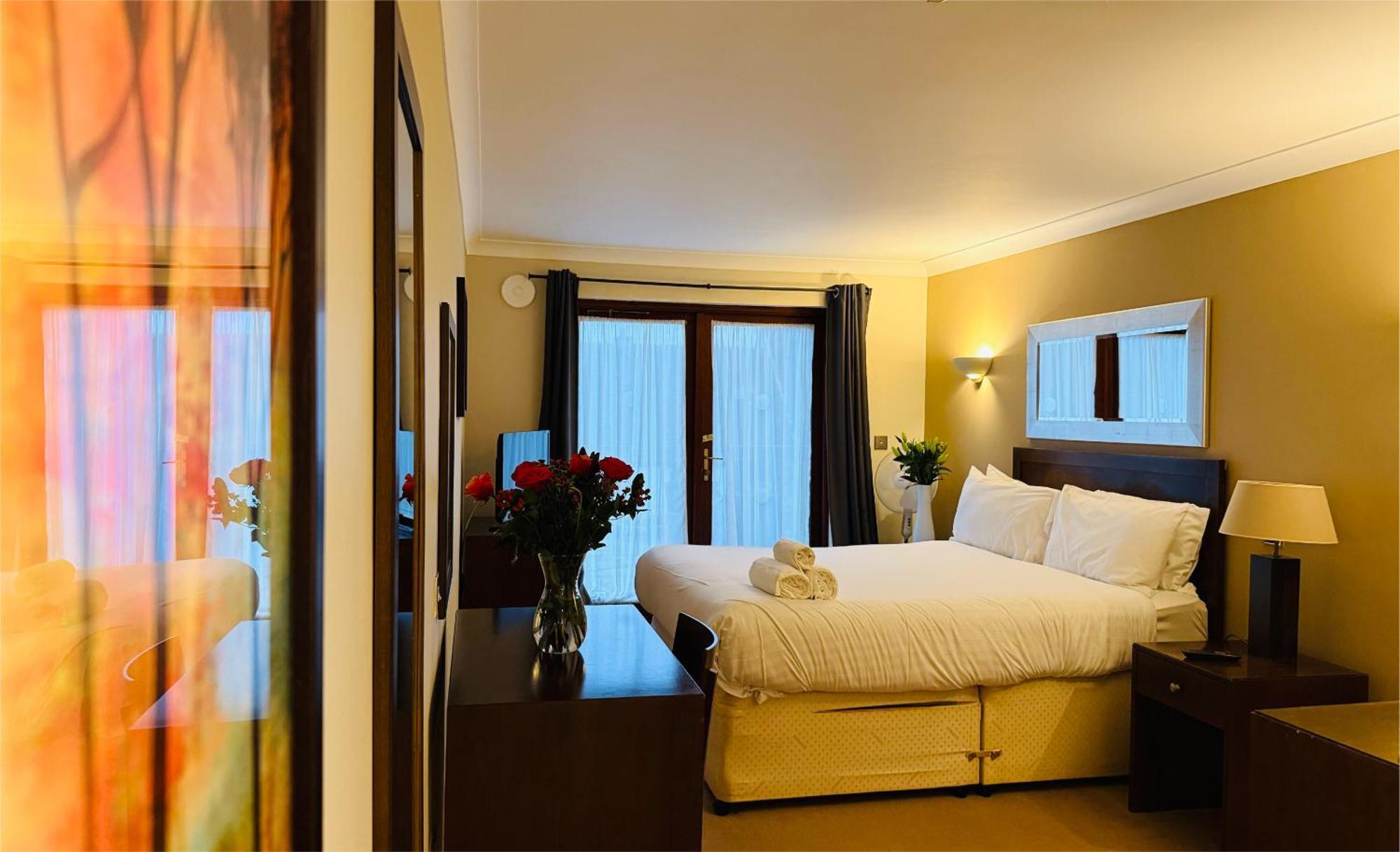 Hustyns Hotel Saint Wenn Esterno foto