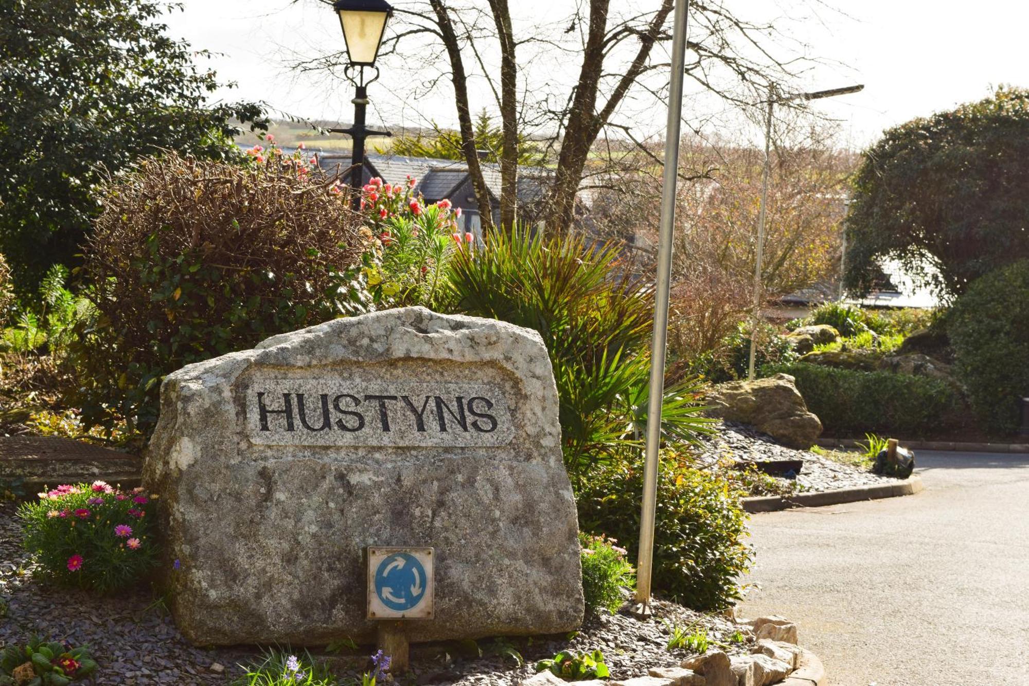 Hustyns Hotel Saint Wenn Esterno foto